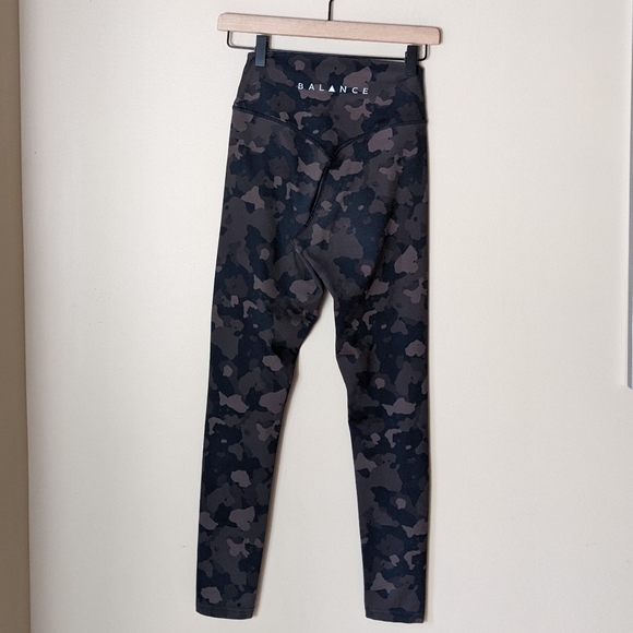 Balance Athletica Pants - Balance Athletica The Storm Leggings Basecamp Size M